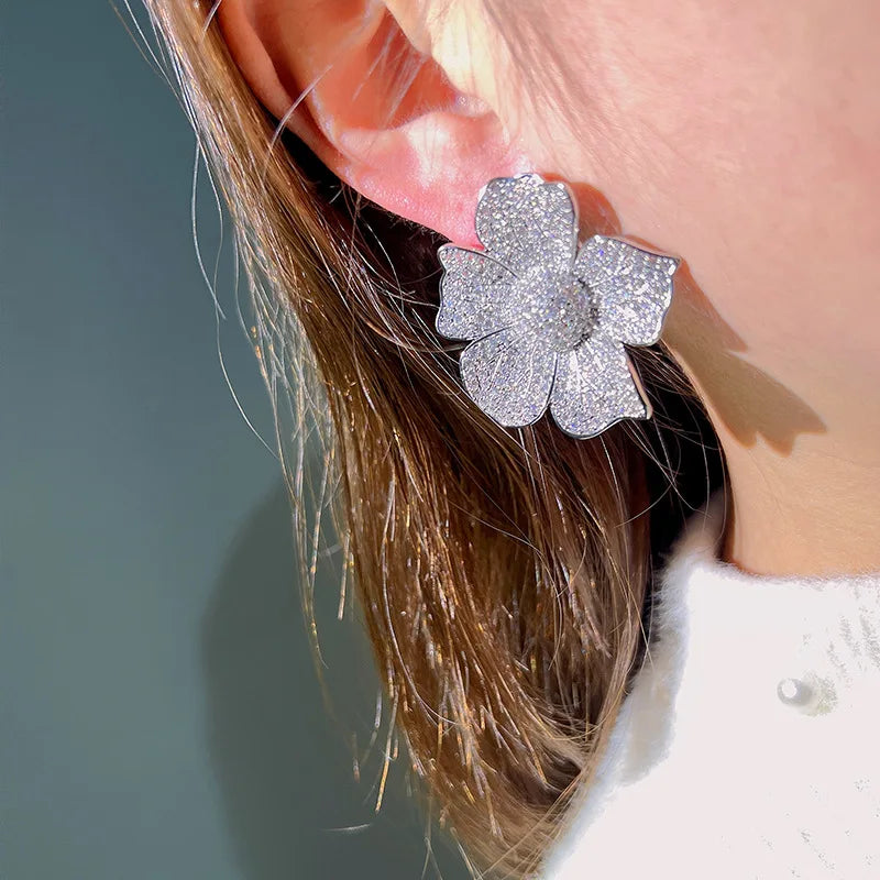 Flower Sparkling Earring - Silver